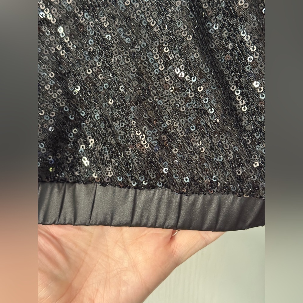 Mittoshop: Out on the Town Black Sequined CrossoverTop with privacy snap - Picture 3 of 9